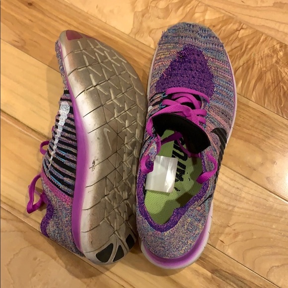 Women’s Nike Flyknit Sneakers - Picture 5 of 7